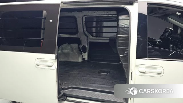 Hyundai Staria 2023 Белый из Кореи, фото 2