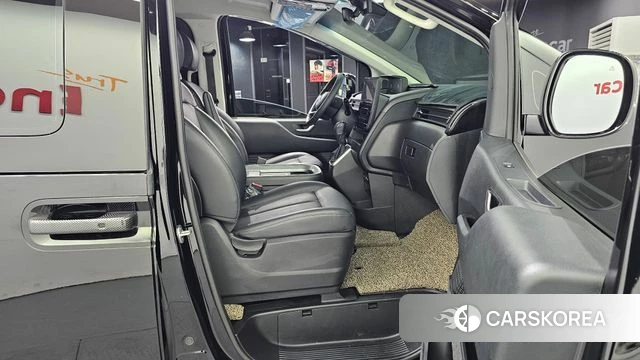 Hyundai Staria 2022 Черный из Кореи, фото 2