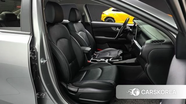 Kia The New K3 2nd generation 2023 Серебристо-серый из Кореи, фото 2
