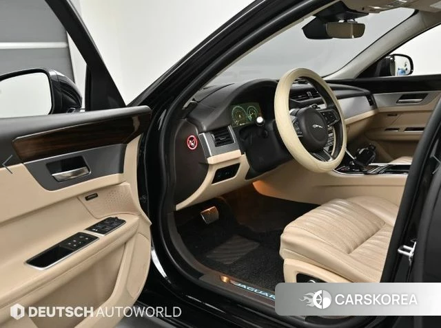Jaguar XF (X260) 2019 Черный из Кореи, фото 2