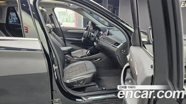 BMW X1 (F48) 2021 Черный из Кореи, фото 2