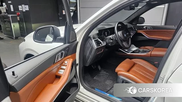 BMW X7 (G07) 2023 Белый из Кореи, фото 2