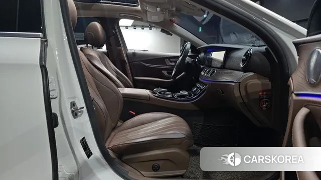 Mercedes-Benz E-Class W213 2019 Белый из Кореи, фото 2