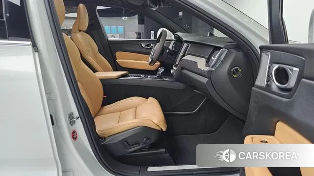 Volvo XC60 second Generation 2020 Белый из Кореи, фото 2