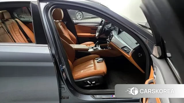 BMW 5 Series (G30) 2018 Серый из Кореи, фото 2