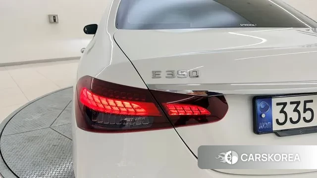 Mercedes-Benz E-Class W213 2022 Белый из Кореи, фото 2