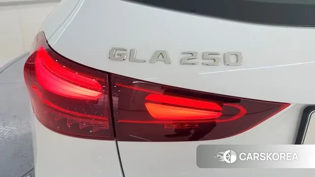 Mercedes-Benz GLA - Class H247 2025 Белый из Кореи, фото 2