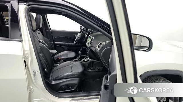 Jeep Compass 2nd Generation 2021 Белый из Кореи, фото 2