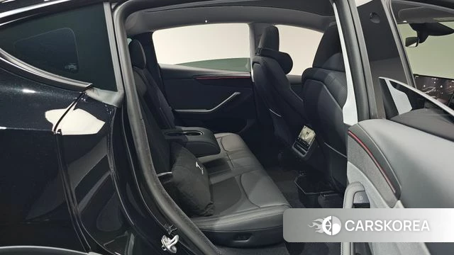 Tesla Model Y 2025 Черный из Кореи, фото 2