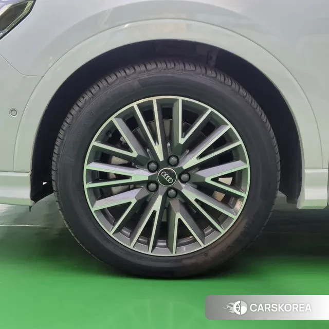 Audi Q3 (F3) 2025 Белый из Кореи, фото 2