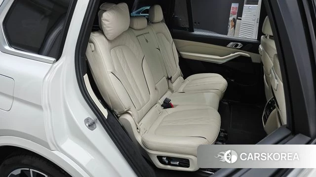 BMW X7 (G07) 2023 Белый из Кореи, фото 2