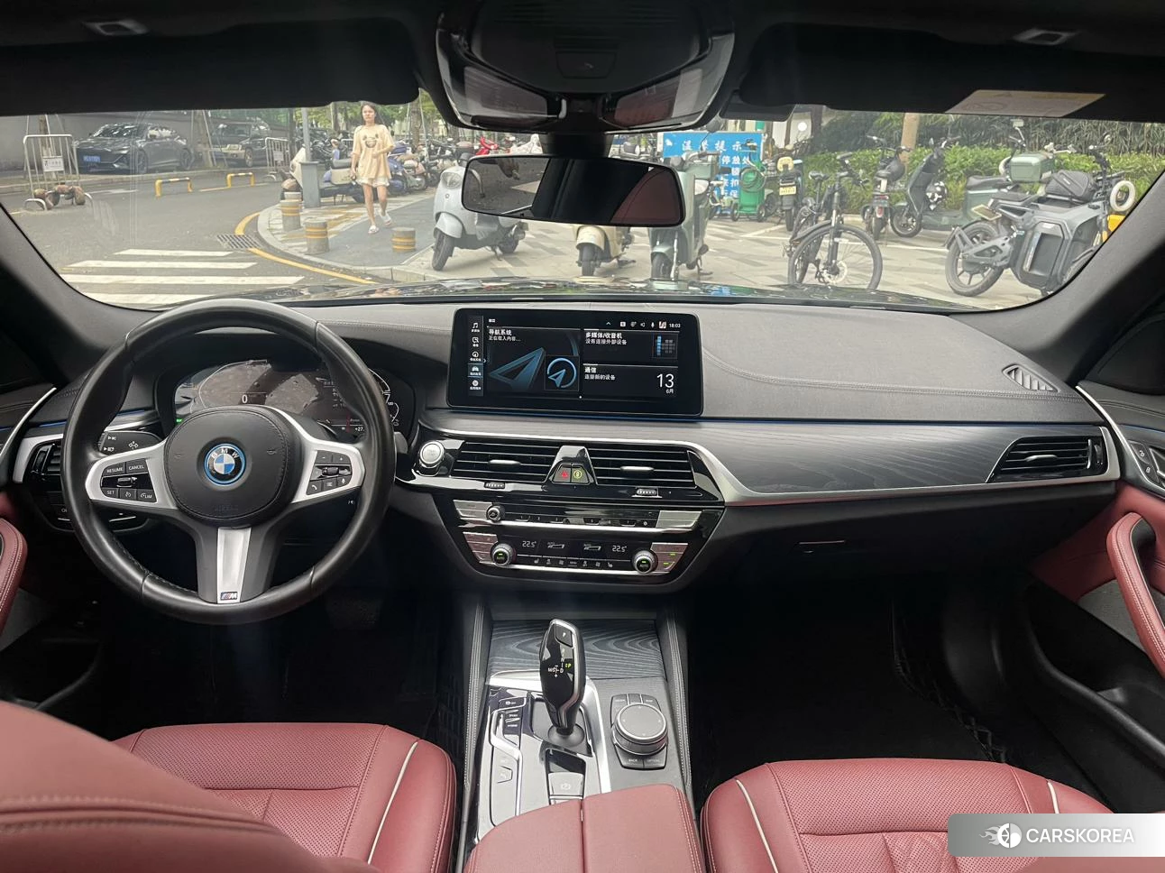 BMW 5 series PHEV 2021 Черный из Китая, фото 2