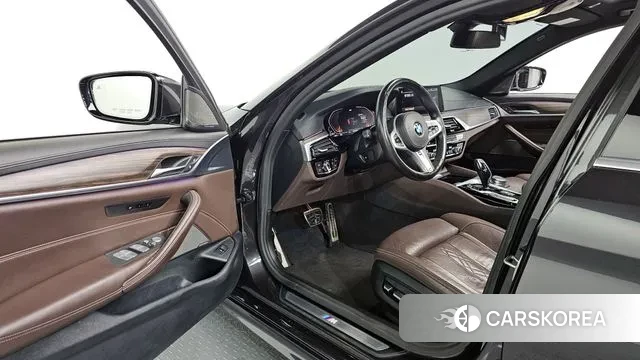 BMW 5 Series (G30) 2020 Серый из Кореи, фото 2