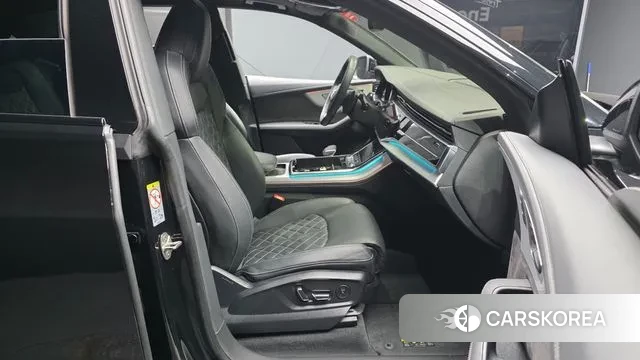 Audi Q8 (4M) 2022 Черный из Кореи, фото 2