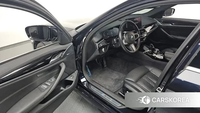 BMW 5 Series (G30) 2021 Черный из Кореи, фото 2