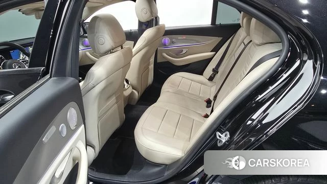 Mercedes-Benz E-Class W213 2018 Черный из Кореи, фото 2