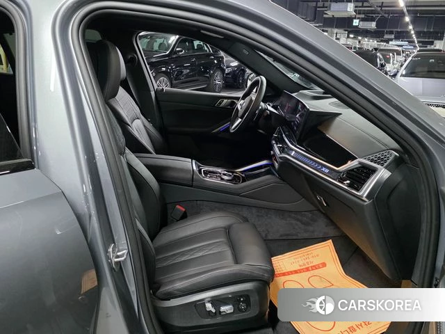 BMW X6 (G06) 2025 Серебристо-серый из Кореи, фото 2