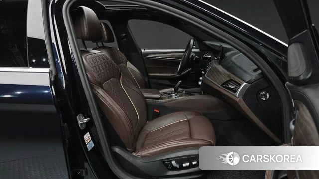 BMW 5 Series (G30) 2020 Черный из Кореи, фото 2