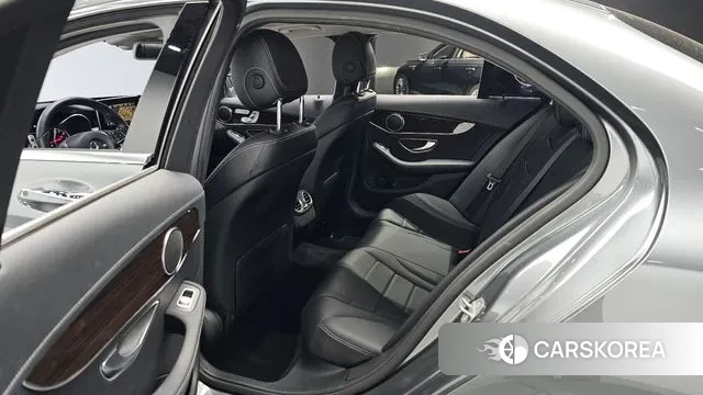 Mercedes-Benz C-Class W205 2018 Серый из Кореи, фото 2