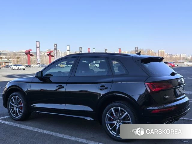 Audi Q5L 2022 Черный из Китая, фото 2