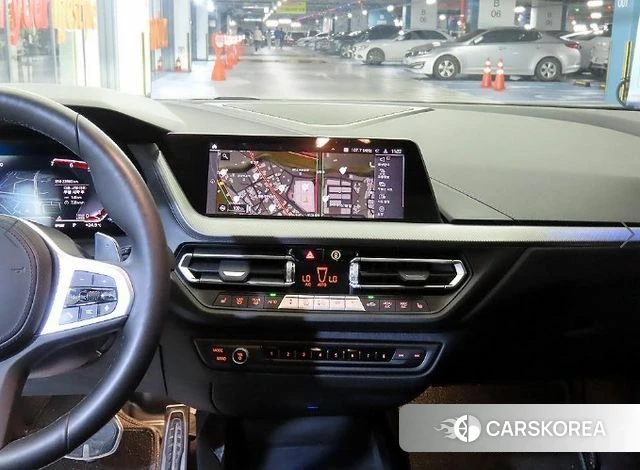 BMW 1 Series (F40) 2022 Черный из Кореи, фото 2