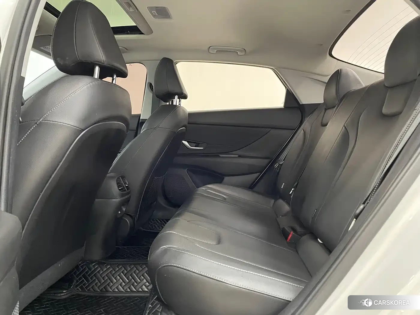 Hyundai Elantra 2023 Белый из Китая, фото 2