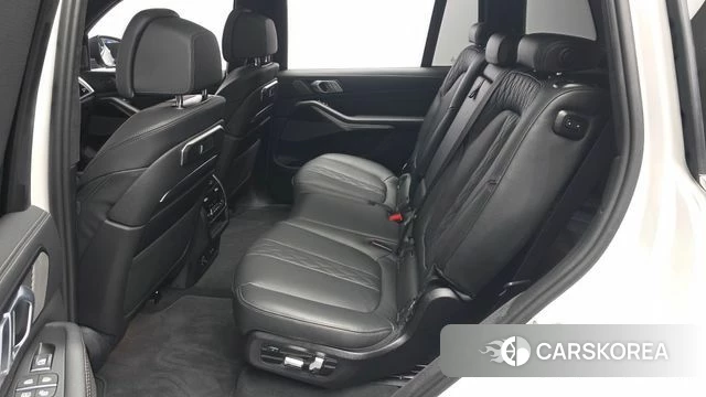 BMW X7 (G07) 2026 Белый из Кореи, фото 2