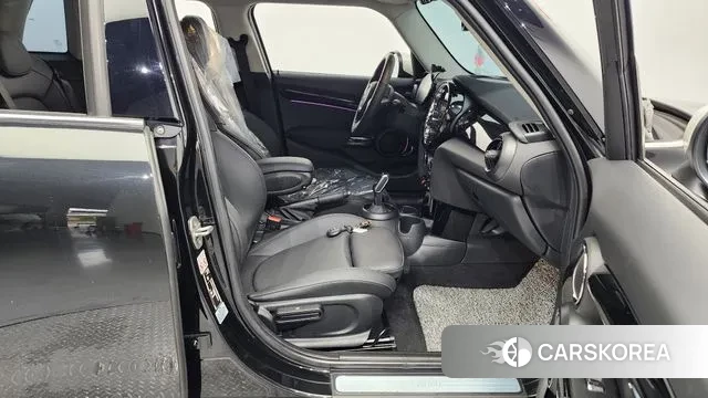 Mini Cooper 2023 Черный из Кореи, фото 2