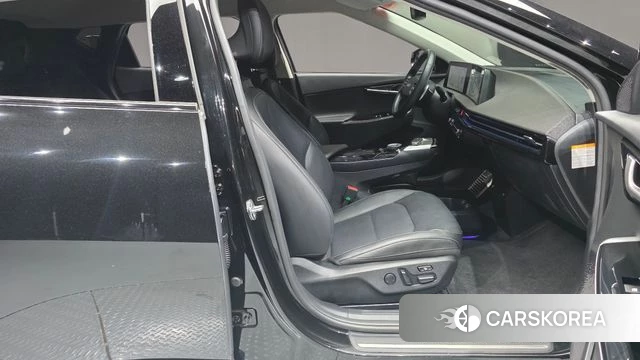 Kia EV6 2023 Черный из Кореи, фото 2