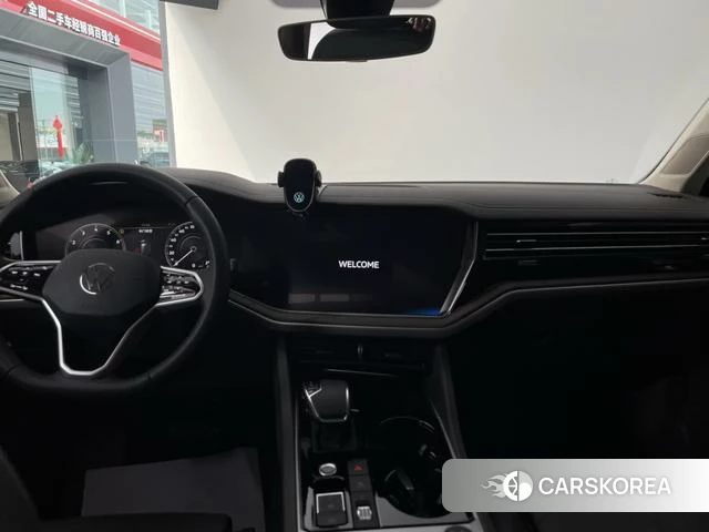 Volkswagen Touareg 2024 Черный из Китая, фото 2