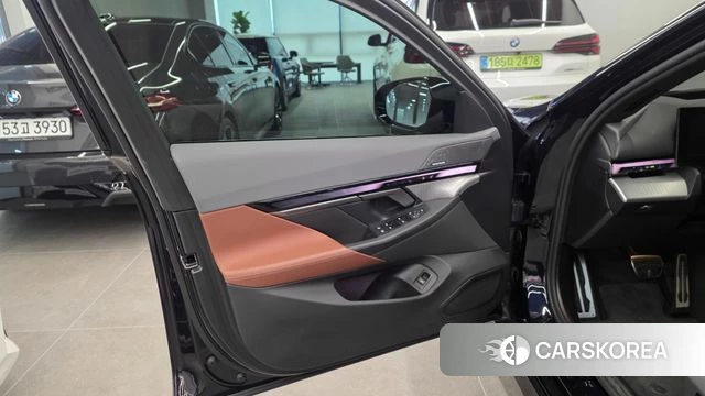 BMW i5 (G60) 2024 Черный из Кореи, фото 2