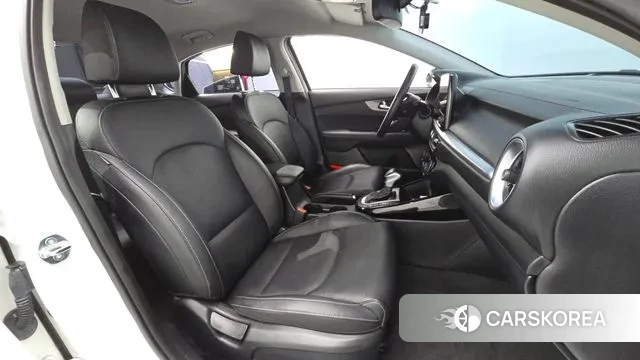 Kia The New K3 2nd generation 2023 Белый из Кореи, фото 2