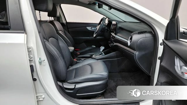 Kia The New K3 2nd generation 2022 Белый из Кореи, фото 2