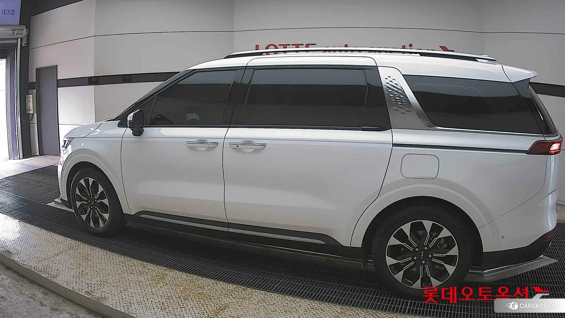 Kia Carnival 2023 Белый из Кореи, фото 2