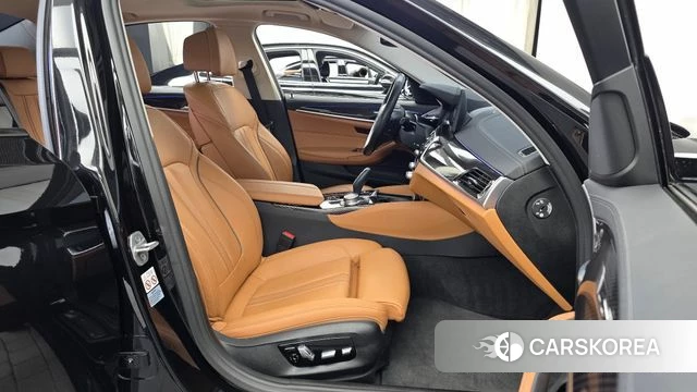 BMW 5 Series (G30) 2020 Черный из Кореи, фото 2
