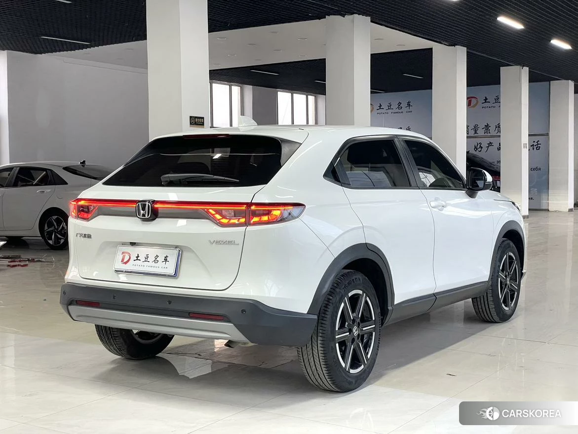 Honda Vezel 2022 Белый из Китая, фото 2