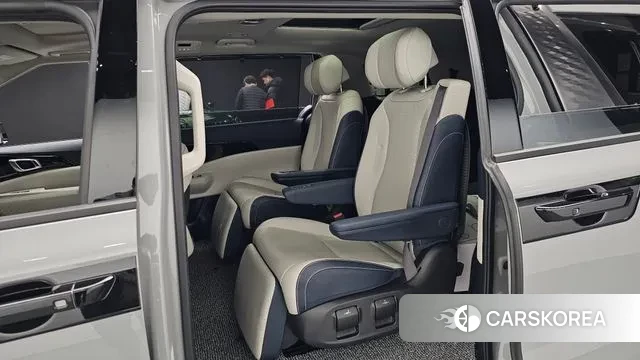 Kia The New Carnival 4th Generation 2024 Серебристо-серый из Кореи, фото 2