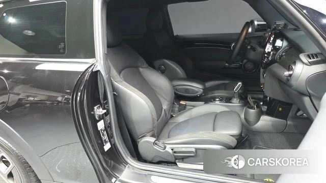 Mini Cooper Electric 2022 Черный из Кореи, фото 2