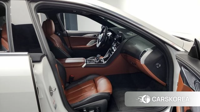 BMW 8 Series (G15) 2022 Белый из Кореи, фото 2