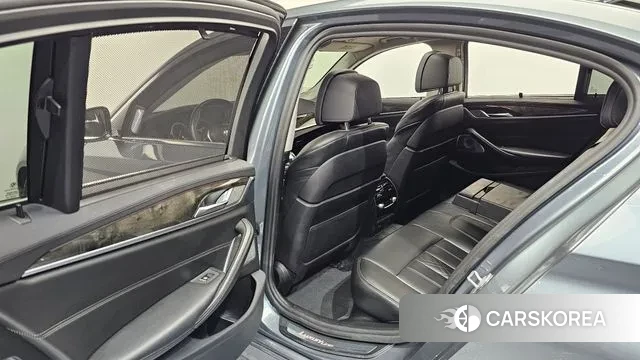 BMW 5 Series (G30) 2018 Светло-серебряный цвет из Кореи, фото 2