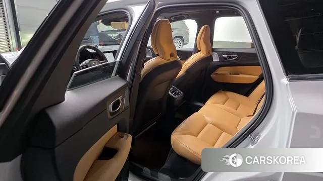 Volvo XC60 second Generation 2023 Белый из Кореи, фото 2