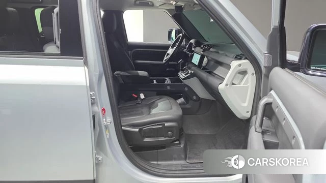 Land Rover Defender (L663) 2020 Серебряный из Кореи, фото 2