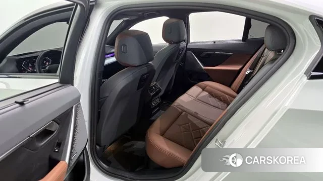 BMW 5 Series (G60) 2024 Белый из Кореи, фото 2