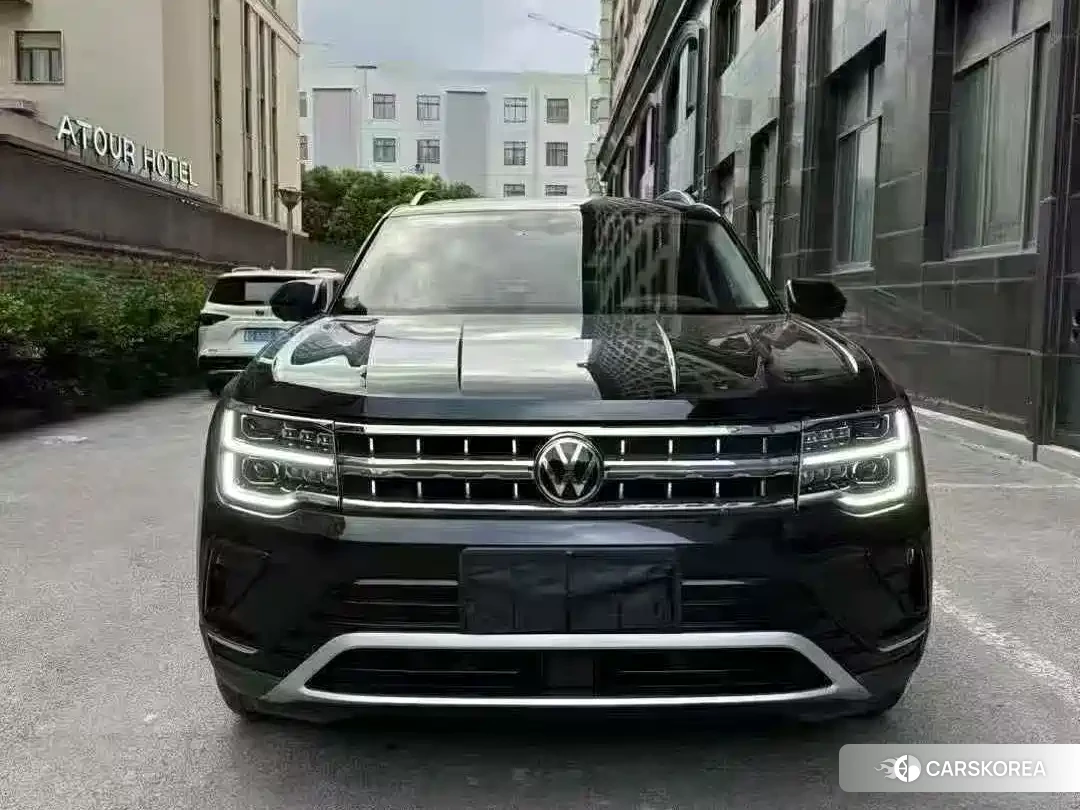 Volkswagen Touareg 2024 Черный из Китая, фото 2