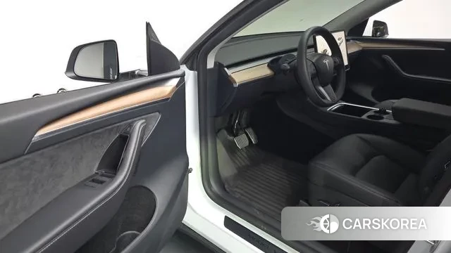 Tesla Model Y 2024 Белый из Кореи, фото 2