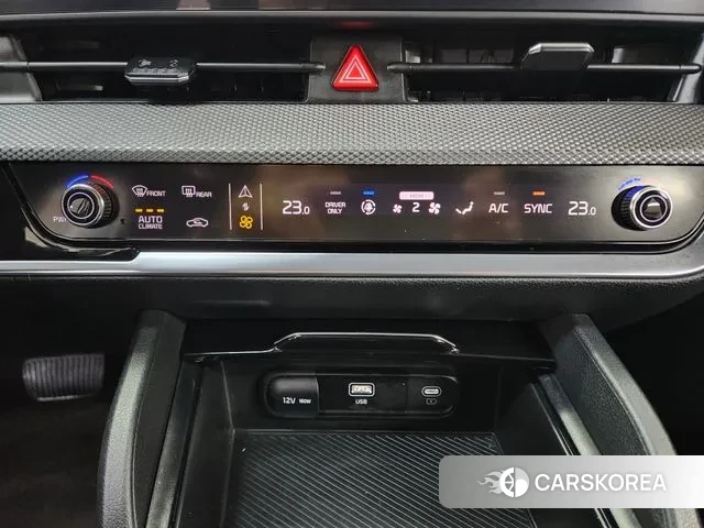 Kia Sportage 5th Generation Hybrid 2024 Белый из Кореи, фото 2