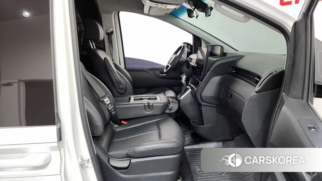 Hyundai Staria 2023 Белый из Кореи, фото 2