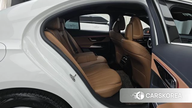 Mercedes-Benz E-Class W214 2025 Белый из Кореи, фото 2