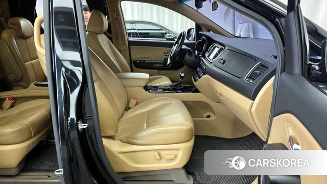 Kia The New Carnival 2018 Черный из Кореи, фото 2