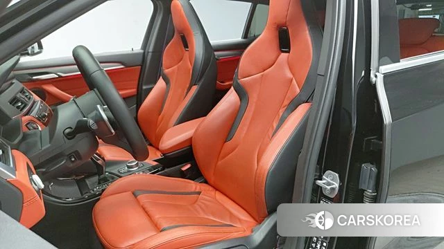BMW X2 (F39) 2023 Черный из Кореи, фото 2